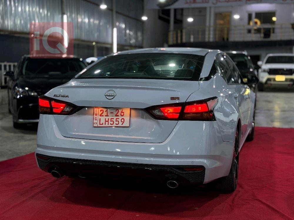 نيسان ألتيما